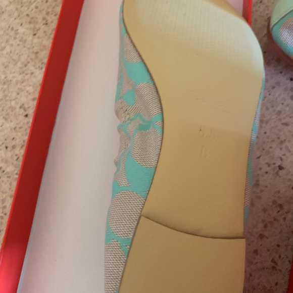 Women’s Coach Signature Flats size 6.5 - Picture 3 of 4